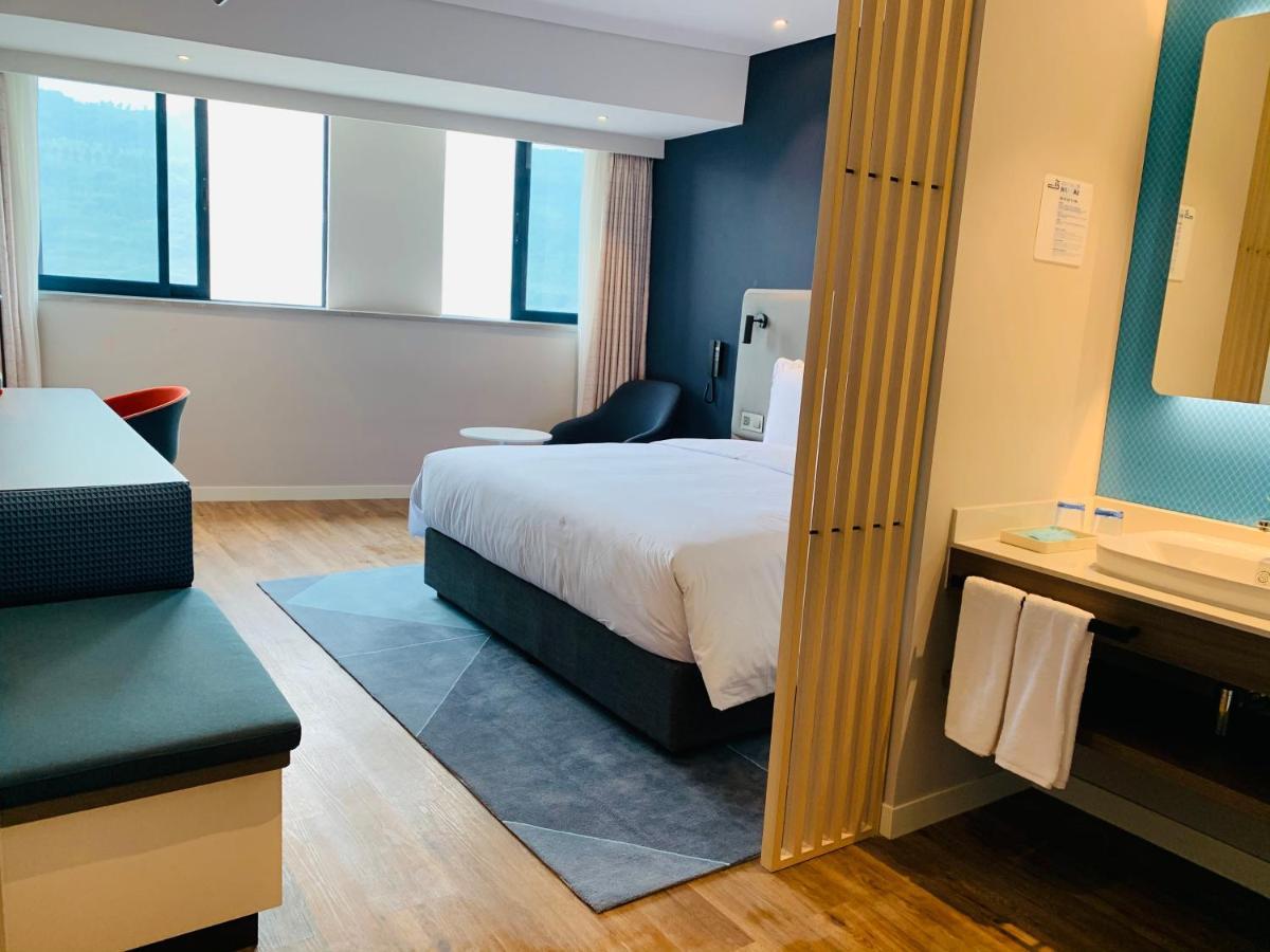 Holiday Inn Express Chongqing Airport Zone By Ihg Bagian luar foto